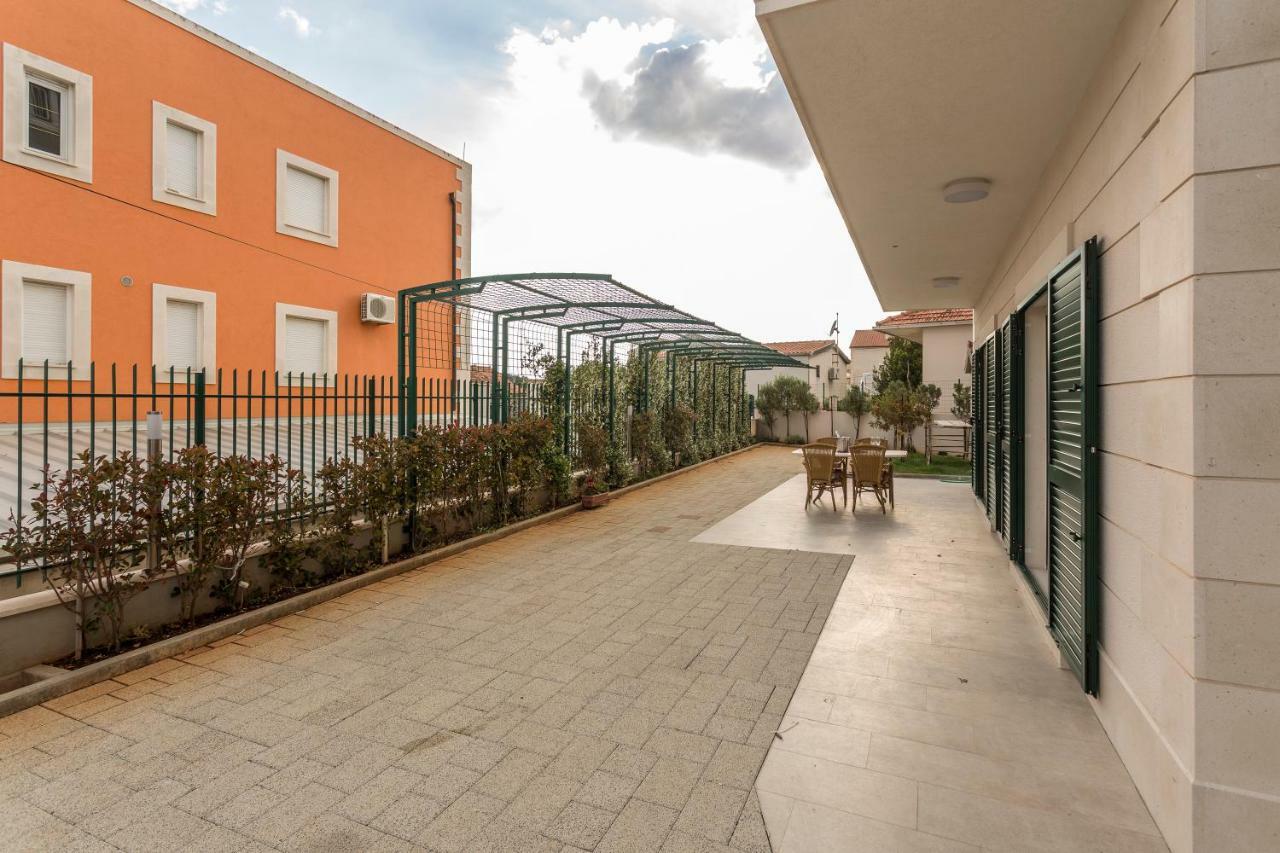 Villa Flores Рогозница Экстерьер фото